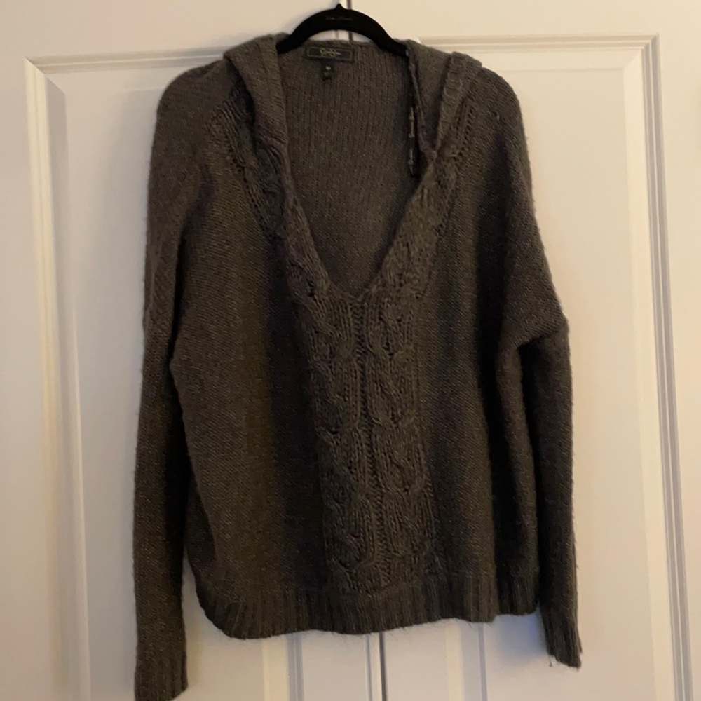 Jessica Simpson slouchy sweater